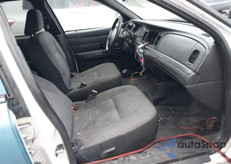 2008 Ford Crown Victoria z USA, uszkodzony, nr VIN 2FAHP71V88X131617